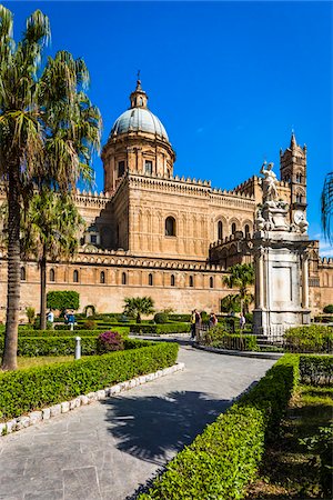 simsearch:700-03698221,k - Gardens and walkway in front of the grand dome of the main building of the Palermo Cathedral in historic Palermo in Sicily, Italy Stock Photo - Rights-Managed, Code: 700-08701920