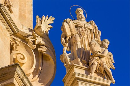 simsearch:700-08739625,k - Ornate detail of mouldings and statue on the San Giuseppe Church against blue sky in Ragusa in Sicily, Italy Foto de stock - Con derechos protegidos, Código: 700-08723109