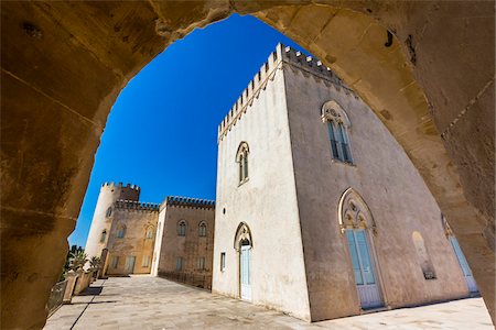 simsearch:700-06892502,k - Archway and the white, stone walls of the Donnafugata Castle in Ragusa in the Province of Ragusa in Sicily, Italy Stock Photo - Rights-Managed, Code: 700-08723138