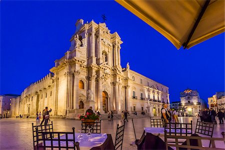 restaurant door - Cathedral of Syracuse at Dusk in Piazza Duomo, Ortygia, Syracuse, Sicily, Italy Stock Photo - Rights-Managed, Code: 700-08723260
