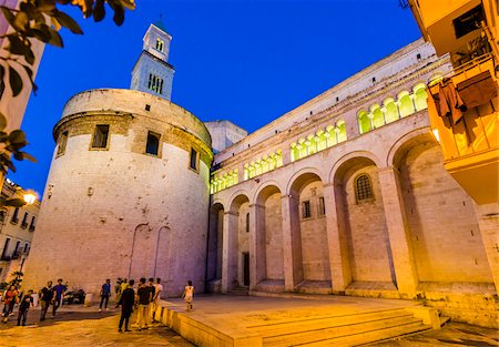 simsearch:841-03868215,k - Duomo di Bari dedicated to St Sabinus of Canosa (San Sabino) at Night, Bari, Puglia, Italy Stock Photo - Rights-Managed, Code: 700-08739648