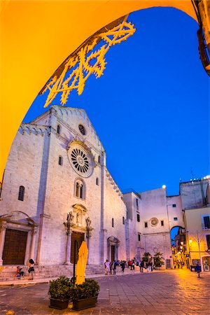 simsearch:841-03868215,k - Duomo di Bari dedicated to St Sabinus of Canosa (San Sabino) at Dusk, Bari, Puglia, Italy Stock Photo - Rights-Managed, Code: 700-08739643