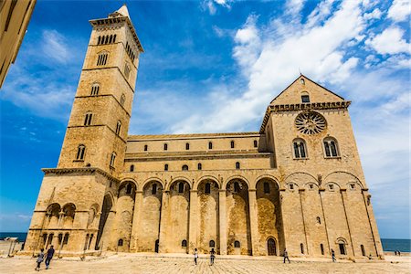 simsearch:841-03868215,k - Trani Cathedral dedicated to Saint Nicholas the Pilgrim, Trani, Puglia, Italy Stock Photo - Rights-Managed, Code: 700-08739670