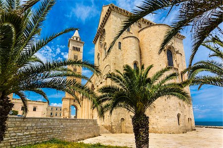 simsearch:841-03868215,k - Trani Cathedral dedicated to Saint Nicholas the Pilgrim, Trani, Puglia, Italy Stock Photo - Rights-Managed, Code: 700-08739671