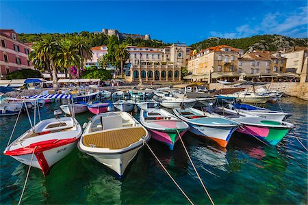 simsearch:700-07849673,k - Boats docked at marina with the Venetian Loggia and the Hvar Fortress overlooking the harbour at the Old Town of Hvar on Hvar Island, Croatia Stock Photo - Rights-Managed, Code: 700-08765410