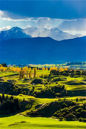 Rain clouds over the mountains and the fertile, Wakatipu Basin near Queenstown in the Otago Region of New Zealand Photographie de stock - Rights-Managed, Code: 700-08765555