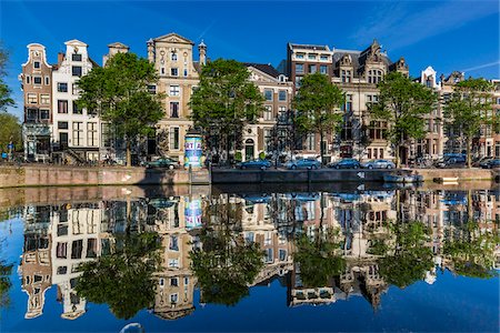 Typical houses refelected on the Herengracht in Grachtengordel in the city center of Amsterdam, Holland Photographie de stock - Rights-Managed, Code: 700-08973500