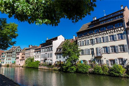 simsearch:600-06714197,k - Traditional half-timber houses along the River Ill at Petite France in Strasbourg, France Photographie de stock - Rights-Managed, Code: 700-08973549