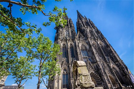 famous architecture buildings of europe - Cologne Cathedral on a sunny day in Cologne (Koln), Germany Stock Photo - Rights-Managed, Code: 700-08973641