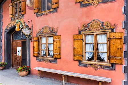 front (the front of) - Close-up of the architecture of the Violin Museum in the town of Mittenwald in Bavaria, Germany Foto de stock - Con derechos protegidos, Código: 700-08973654