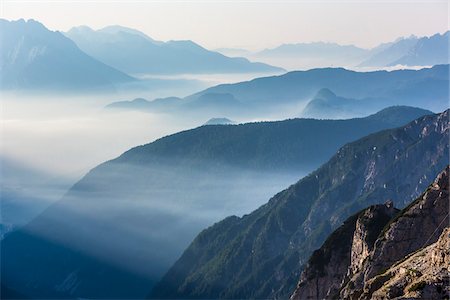 Misty fog over the Dolomites near The Three Peaks of Lavaredo (Tre Cime di Lavaredo), Auronzo di Cadore, Italy Foto de stock - Con derechos protegidos, Código: 700-08986638