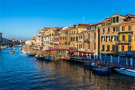 simsearch:649-07063397,k - Overview of the historical buildings along the Grand Canal on a sunny morning in Venice, Italy Foto de stock - Con derechos protegidos, Código: 700-08986664