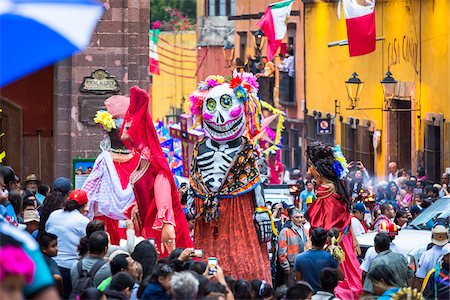 Mojigangas, giant puppets and people crowding the street during the St Michael Archangel Festival procession in San Miguel de Allende, Mexico Stock Photo - Rights-Managed, Code: 700-09088031