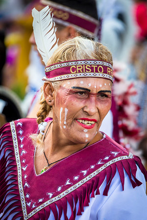 Close-up of a mature, female indigenous tribal dancer at a St Michael Archangel Festival parade in San Miguel de Allende, Mexico Photographie de stock - Rights-Managed, Code: 700-09273252