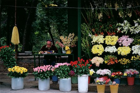 simsearch:700-06407782,k - Man Selling Flowers Rome, Italy Stock Photo - Rights-Managed, Code: 700-00005378