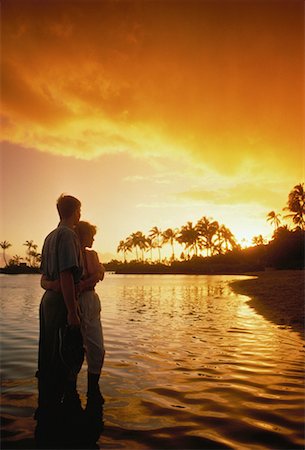 simsearch:700-00021491,k - Couple sur la plage au coucher du soleil Photographie de stock - Rights-Managed, Code: 700-00008653