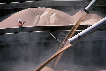 simsearch:700-03439586,k - Loading Wheat, Thunder Bay Ontario, Canada Stock Photo - Rights-Managed, Code: 700-00001103