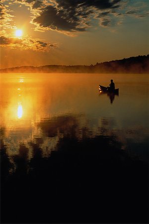 simsearch:700-00021491,k - Silhouette de la personne, canoë-kayak au coucher du soleil lac Chandos, Ontario, Canada Photographie de stock - Rights-Managed, Code: 700-00016077