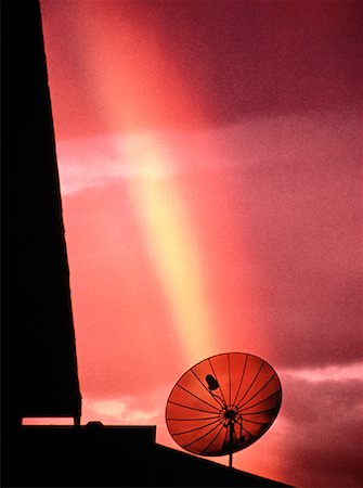 simsearch:700-00022194,k - Silhouette of Satellite Dish With Rainbow at Sunset Foto de stock - Con derechos protegidos, Código: 700-00018325