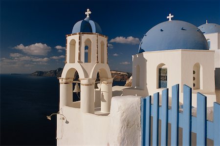simsearch:600-07802720,k - Blue Domed Church Oia, Santorini, Greece Foto de stock - Con derechos protegidos, Código: 700-00026971