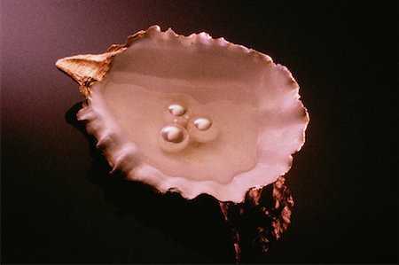 simsearch:700-00023167,k - Oyster Shell with Water and Pearls Stock Photo - Rights-Managed, Code: 700-00023011