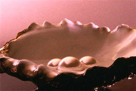 simsearch:700-00023167,k - Close-Up of Oyster Shell with Water and Pearls Stock Photo - Rights-Managed, Code: 700-00023167