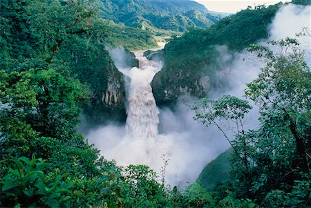 San Rafael tombe rivière Quijos, Andes montagnes Province de Napo, Equateur Photographie de stock - Rights-Managed, Code: 700-00023234