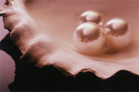 simsearch:700-00023167,k - Close-Up of Oyster Shell with Three Pearls Stock Photo - Rights-Managed, Code: 700-00023302