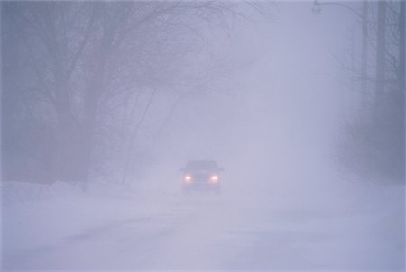 simsearch:700-02348739,k - Voiture sur la route au sud de l'Ontario, Canada hiver Photographie de stock - Rights-Managed, Code: 700-00034087