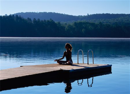 Woman Sitting on Dock Foto de stock - Con derechos protegidos, Código: 700-00039597