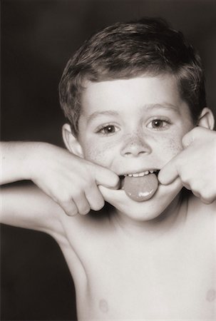 simsearch:700-00078438,k - Portrait of Boy Sticking Out Tongue Stock Photo - Rights-Managed, Code: 700-00033321