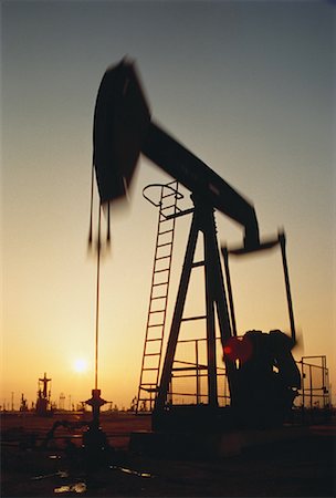simsearch:700-00079259,k - Pump Jacks in Oil Field at Sunset Foto de stock - Con derechos protegidos, Código: 700-00044368