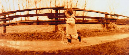 simsearch:700-00035311,k - Enfant marcher dans une flaque d'eau à l'automne Photographie de stock - Rights-Managed, Code: 700-00045546