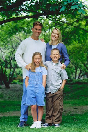 simsearch:700-00041478,k - Portrait of Family Outdoors Stock Photo - Rights-Managed, Code: 700-00047274