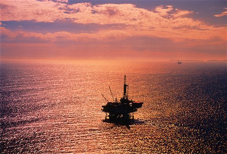 Offshore Oil Rig at Sunset California, USA Foto de stock - Con derechos protegidos, Código: 700-00048364