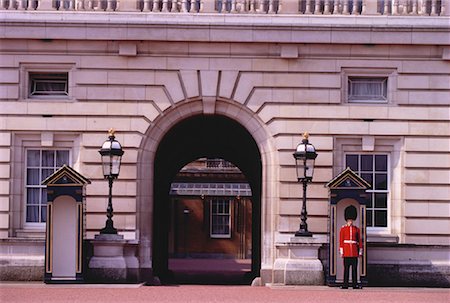 simsearch:700-01645266,k - Buckingham Palace and Guard London, England Stock Photo - Rights-Managed, Code: 700-00049545