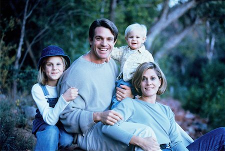 simsearch:700-00041478,k - Portrait of Family Outdoors Stock Photo - Rights-Managed, Code: 700-00041478