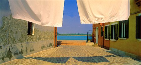 simsearch:700-00270300,k - Laundry on Clothesline Island of Burano Venetian Lagoon, Italy Foto de stock - Con derechos protegidos, Código: 700-00043475