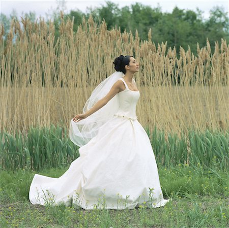 simsearch:700-00078450,k - Bride Walking in Field of Tall Grass Stock Photo - Rights-Managed, Code: 700-00054261