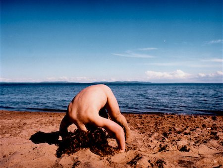 skinny-dipping - Child Doing Somersault on Beach Foto de stock - Con derechos protegidos, Código: 700-00054724
