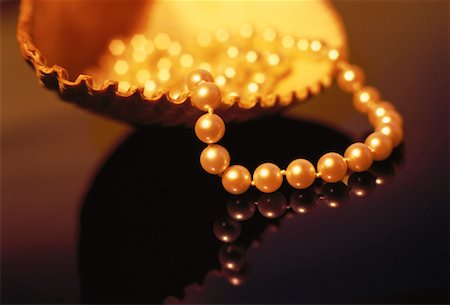 simsearch:700-00023167,k - String of Pearls in Oyster Shell Stock Photo - Rights-Managed, Code: 700-00056044
