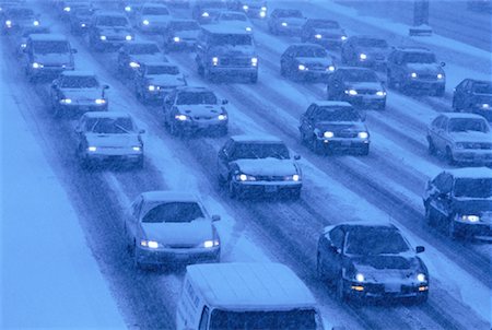 simsearch:700-02348739,k - Circulation routière dans une tempête de neige, Toronto, Ontario, Canada Photographie de stock - Rights-Managed, Code: 700-00056720