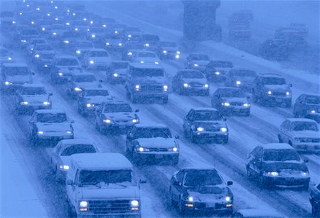 simsearch:700-02348739,k - Circulation routière dans une tempête de neige, Toronto, Ontario, Canada Photographie de stock - Rights-Managed, Code: 700-00056721