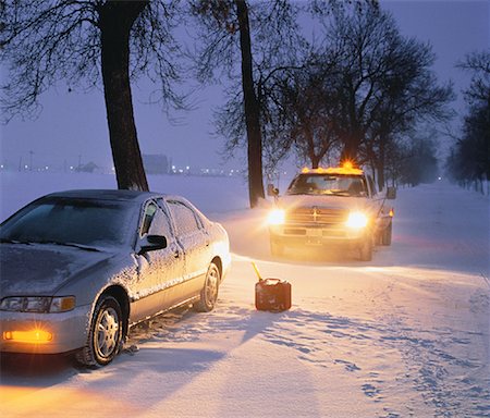 simsearch:600-00866959,k - Voiture et véhicule de Service de l'impasse en hiver, Ottawa, On, Canada Photographie de stock - Rights-Managed, Code: 700-00058866