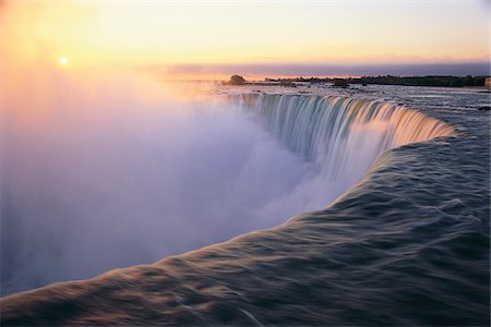 simsearch:700-03244155,k - Horseshoe Falls Niagara Falls, Ontario, Canada Stock Photo - Rights-Managed, Code: 700-00050377