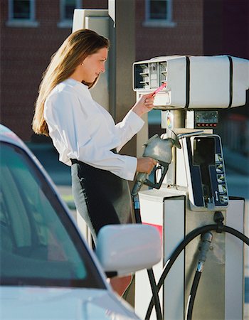 simsearch:6105-05395912,k - Woman at Gas Station Stock Photo - Rights-Managed, Code: 700-00067170