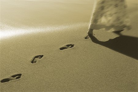simsearch:700-00085279,k - Woman Walking on Beach, Leaving Footprints Stock Photo - Rights-Managed, Code: 700-00068665