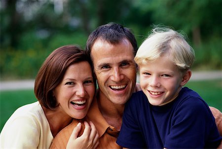 simsearch:700-00069467,k - Portrait of Family Outdoors Toronto, Ontario, Canada Stock Photo - Rights-Managed, Code: 700-00069459