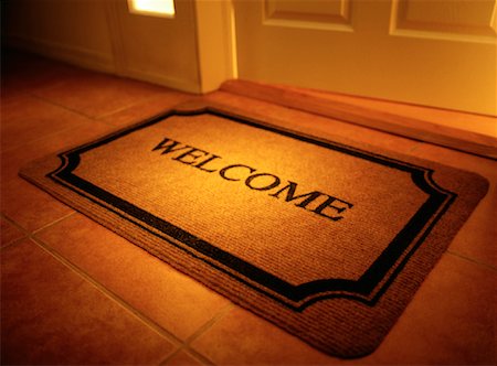 door welcome doormat - Bienvenue Mat dans l'embrasure de la porte Photographie de stock - Rights-Managed, Code: 700-00069774