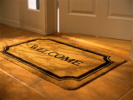 door welcome doormat - Bienvenue Mat dans l'embrasure de la porte Photographie de stock - Rights-Managed, Code: 700-00069775